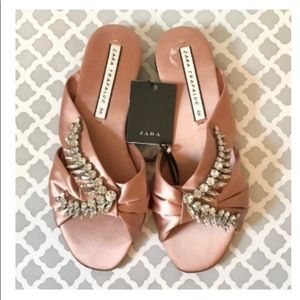 Zara flats with stone decoration